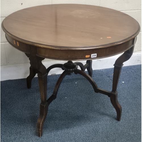 219 - AN EDWARDIAN MAHOGANY CIRCULAR CENTRE TABLE, raised on tapered supports and shaped legs, united by a... 