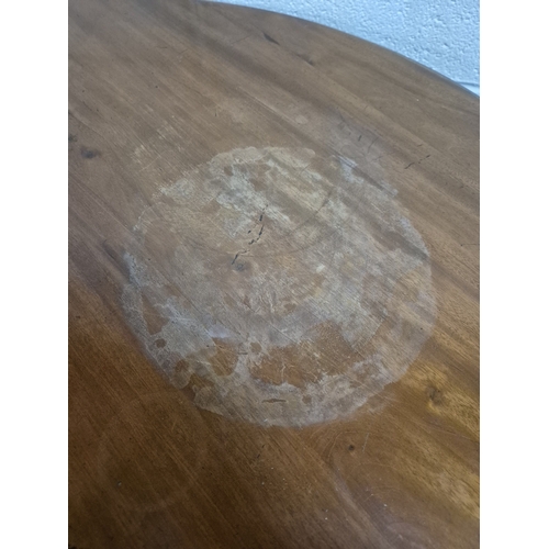 219 - AN EDWARDIAN MAHOGANY CIRCULAR CENTRE TABLE, raised on tapered supports and shaped legs, united by a... 