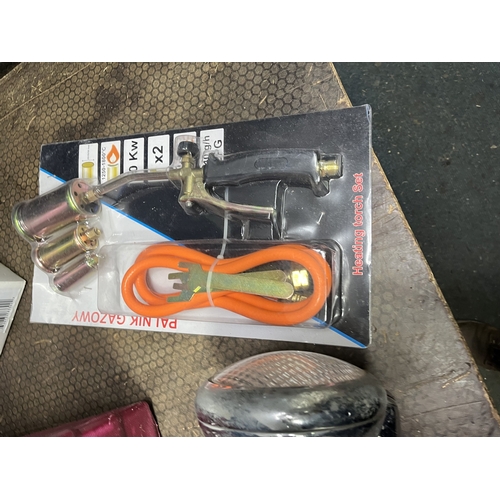 82 - A TRAY CONTAINING LIGHTING: including two LED remote control outside lamps, a vintage car lamp with ... 