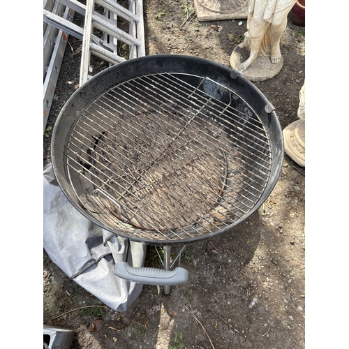 10 - A WEBER CHARCOAL KETTLE BBQ, with a cover, diameter 59cm, condition report: in need of cleaning, stu... 