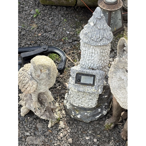 11 - A CAST IRON WATER PUMP, along with three plastic garden items including a fox, owl and stone house, ... 