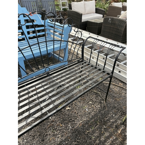 14 - A MODERN METAL WIRE GARDEN BENCH, length 126cm