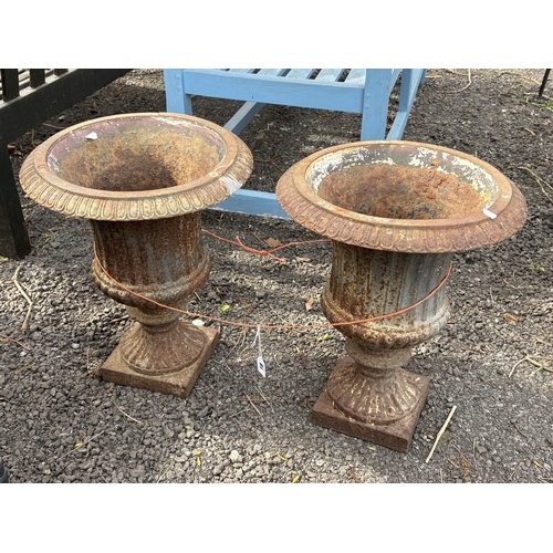 18 - A PAIR OF SMALL CAST IRON CAMPAGNA GARDEN IRNS, diameter 38cm x height 47cm, condition report: all r... 