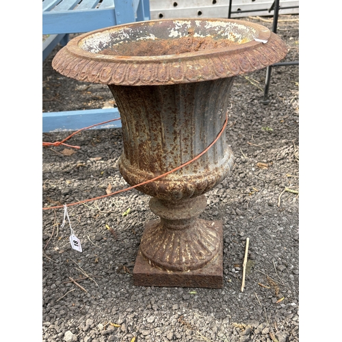 18 - A PAIR OF SMALL CAST IRON CAMPAGNA GARDEN IRNS, diameter 38cm x height 47cm, condition report: all r... 