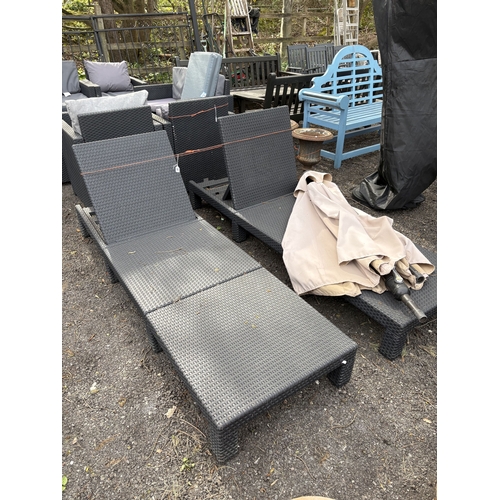 22 - ALLIBERT, A PAIR OF PLASTIC FAUX RATTAN ADJUSTABLE SUN LOUNGERS, along with a upop wind out parasol ... 