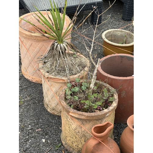 25 - A SET OF THREE GRADUATED TERRACOTTA PLANT POTS, largest diameter 37cm x height 38cm, three terracott... 