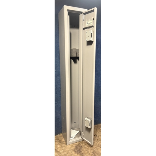 56 - A BRATTONSOUND ENGINEERING LTD GUN SAFE, with the space for three guns, four keys
