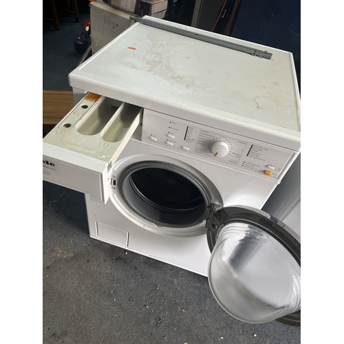 71 - A MIELE W566 Dist.600 WASHING MACHINE width 60cm, depth 60cm, height 85cm (PAT pass, spin cycle run ... 