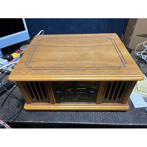 75 - A THOMAS PACCONI RETRO RADIO GRAM (PAT pass and working, but the CD doesn't play)