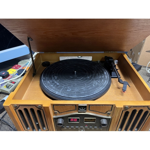 75 - A THOMAS PACCONI RETRO RADIO GRAM (PAT pass and working, but the CD doesn't play)