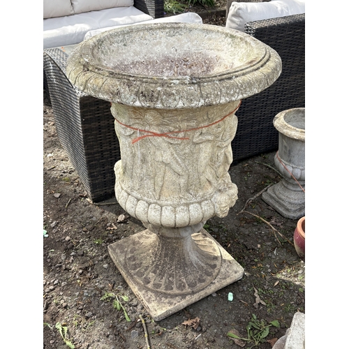 8 - A LARGE WEATHERED CONCRETE MEDICI GARDEN URN, with a classical pattern, on a separate base, diameter... 