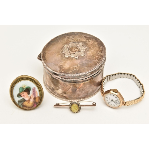 478 - A SMALL TRINKET BOX WITH ITEMS, to include a round white metal trinket box with hinged cover, unmark... 