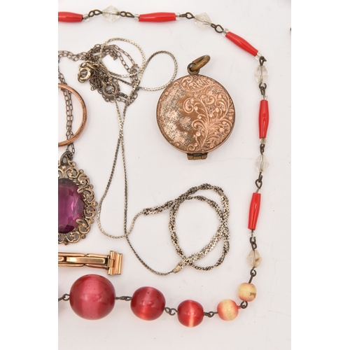 482 - A SMALL COLLECTION OF JEWELLERY, to include two rolled gold lockets, a rolled gold band ring, a dyed... 