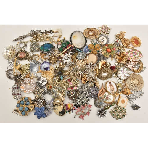 521 - A LARGE ASSORTMENT OF COSTUME JEWELLERY BROOCHES, one hundred brooches, spares repairs and broken pa... 