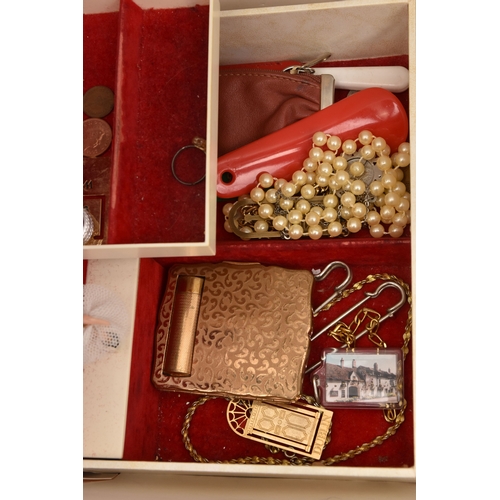 527 - AN ASSORTMENT OF COSTUME JEWELLERY AND OTHER ITEMS, to include rings, brooches, necklaces, earrings ... 