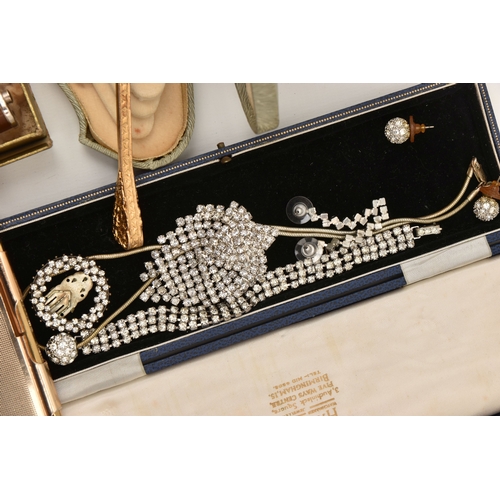527 - AN ASSORTMENT OF COSTUME JEWELLERY AND OTHER ITEMS, to include rings, brooches, necklaces, earrings ... 