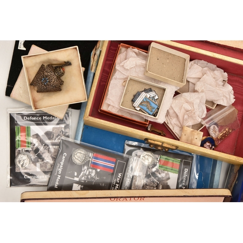 528 - A BOX OF ASSORTED COSTUME JEWELLERY, to include clip on earrings, bracelets, necklaces, charms, etc ... 