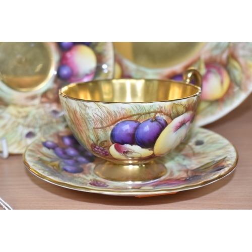 796 - A GROUP OF SEVEN PIECES OF AYNSLEY 'ORCHARD GOLD' FINE CHINA, comprising two plates, featuring the h... 