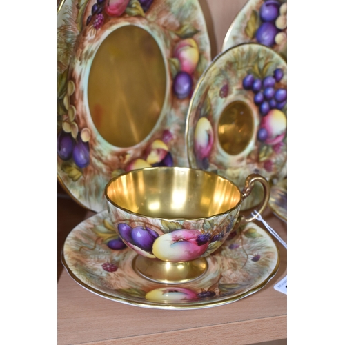 796 - A GROUP OF SEVEN PIECES OF AYNSLEY 'ORCHARD GOLD' FINE CHINA, comprising two plates, featuring the h... 