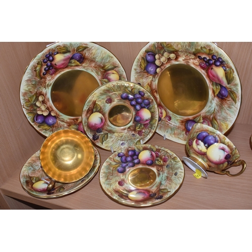796 - A GROUP OF SEVEN PIECES OF AYNSLEY 'ORCHARD GOLD' FINE CHINA, comprising two plates, featuring the h... 