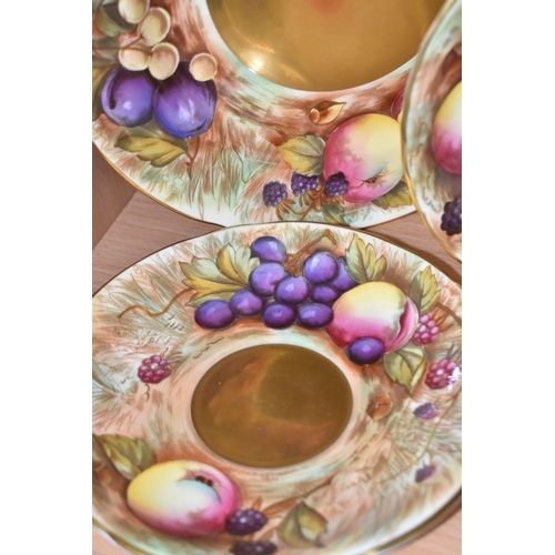796 - A GROUP OF SEVEN PIECES OF AYNSLEY 'ORCHARD GOLD' FINE CHINA, comprising two plates, featuring the h... 