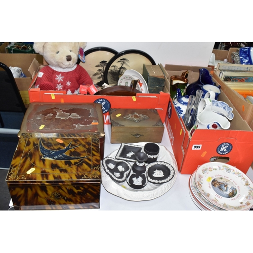 899 - TWO BOXES AND LOOSE MISCELLANEOUS CERAMIC AND SUNDRIES, to include Wedgewood Peter Rabbit Christmas ... 