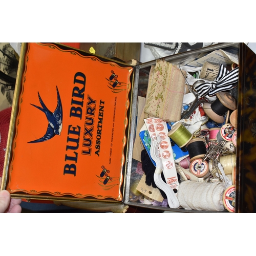 899 - TWO BOXES AND LOOSE MISCELLANEOUS CERAMIC AND SUNDRIES, to include Wedgewood Peter Rabbit Christmas ... 