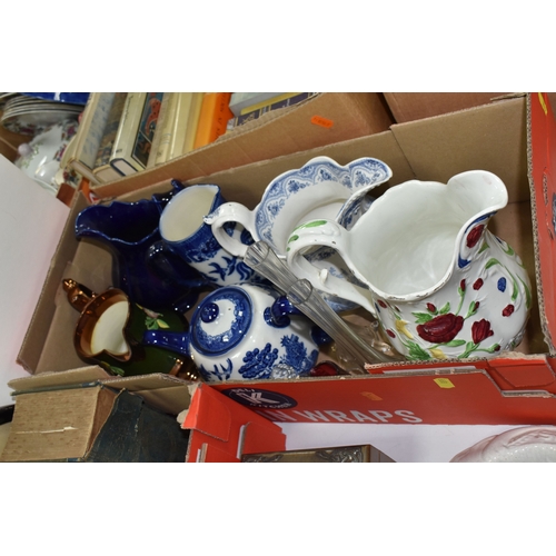 899 - TWO BOXES AND LOOSE MISCELLANEOUS CERAMIC AND SUNDRIES, to include Wedgewood Peter Rabbit Christmas ... 