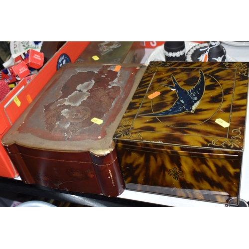 899 - TWO BOXES AND LOOSE MISCELLANEOUS CERAMIC AND SUNDRIES, to include Wedgewood Peter Rabbit Christmas ... 