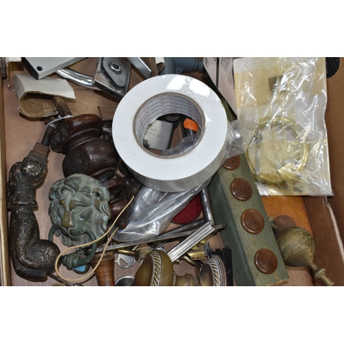 902 - A BOX OF DOOR FURNISHINGS ETC to include two vintage knockers to include a heavy metal hand clasping... 