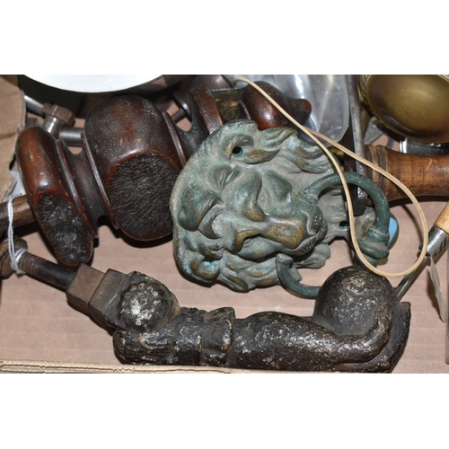 902 - A BOX OF DOOR FURNISHINGS ETC to include two vintage knockers to include a heavy metal hand clasping... 