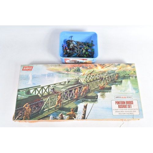 16 - A BOXED AIRFIX OO/HO SCALE PONTOON BRIDGE ASSAULT SET, No.1765 7.98, contents not checked but appear... 