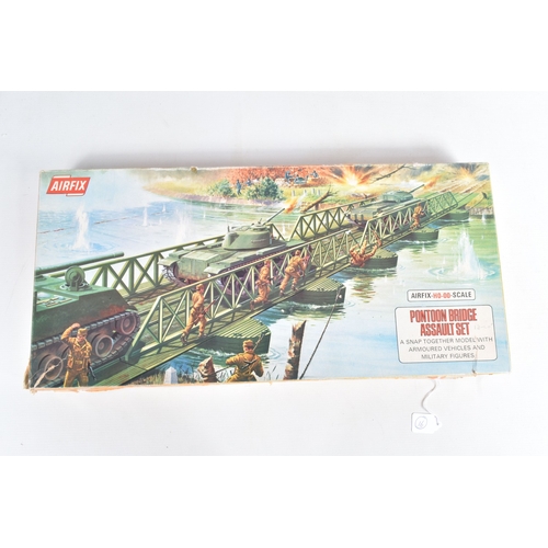 16 - A BOXED AIRFIX OO/HO SCALE PONTOON BRIDGE ASSAULT SET, No.1765 7.98, contents not checked but appear... 