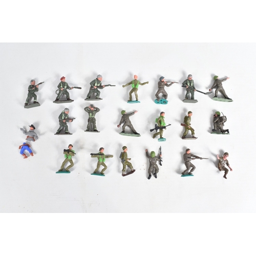 16 - A BOXED AIRFIX OO/HO SCALE PONTOON BRIDGE ASSAULT SET, No.1765 7.98, contents not checked but appear... 