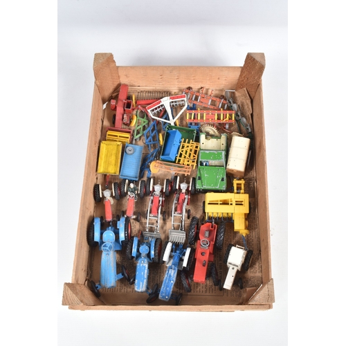 28 - A QUANTITY OF UNBOXED ASSORTED PLAYWORN FARMING & AGRICULTURAL DIECAST AND PLASTIC MODELS, to includ... 