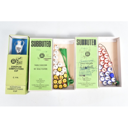 29 - A BOXED SUBBUTEO CONTINENTAL DISPLAY EDITION SET, with both teams, damaged goals, pitch and balls, a... 