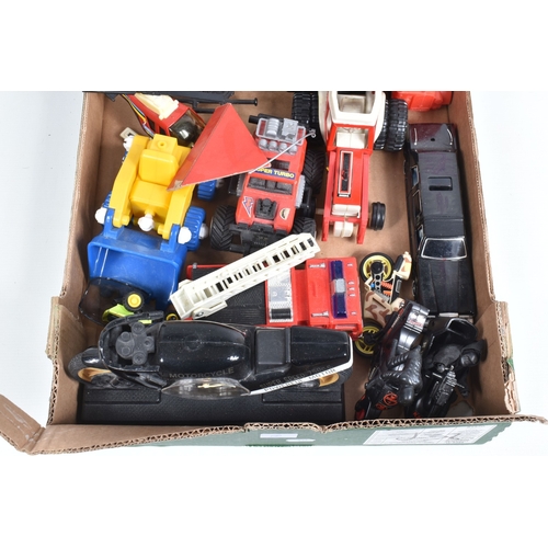 72 - A QUANTITY OF BOXED AND UNBOXED DIECAST AND PLASTIC VEHICLES, to include boxed Corgi Classics A.E.C.... 