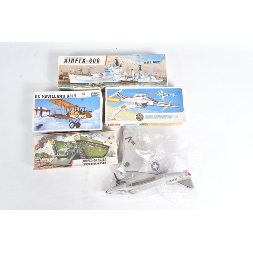 178 - A QUANTITY OF ASSORTED DIECAST AND OTHER VEHICLES AND PLASTIC CONSTRUCTION KITS ETC., to include thr... 