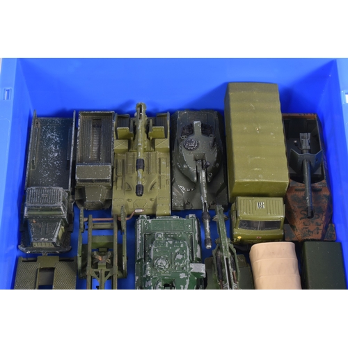 189 - A QUANTITY OF UNBOXED ASSORTED PLAYWORN DIECAST MILITARY VEHICLES, various Dinky, Corgi, Solido and ... 