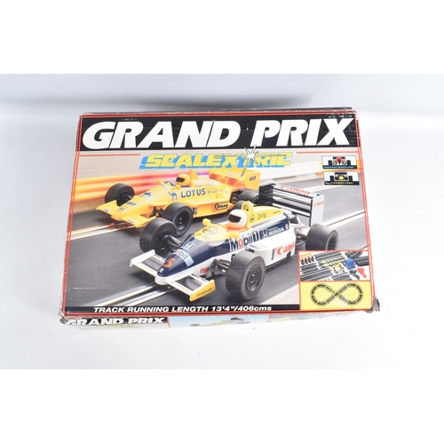 197 - A BOXED SCALEXTRIC GRAND PRIX SET, No.C644, appears largely complete with both correct cars (s.d.), ... 