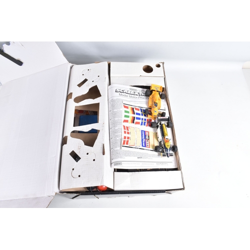 197 - A BOXED SCALEXTRIC GRAND PRIX SET, No.C644, appears largely complete with both correct cars (s.d.), ... 