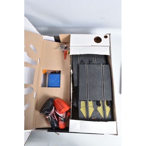 197 - A BOXED SCALEXTRIC GRAND PRIX SET, No.C644, appears largely complete with both correct cars (s.d.), ... 