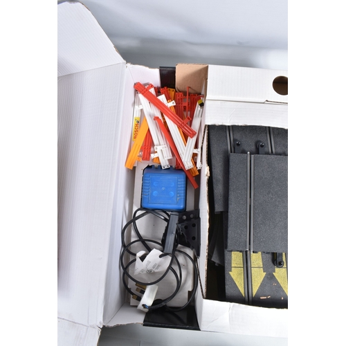 197 - A BOXED SCALEXTRIC GRAND PRIX SET, No.C644, appears largely complete with both correct cars (s.d.), ... 