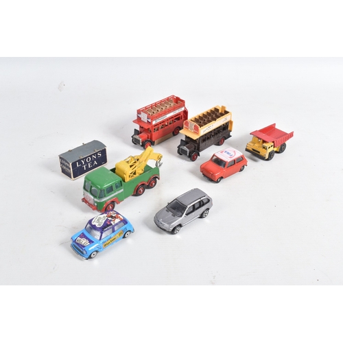 211 - A QUANTITY OF BOXED DAY'S GONE LLEDO AND OTHER DICAST MODELS, to include haulage vehicles, public tr... 