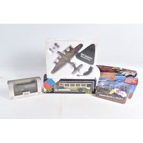 211 - A QUANTITY OF BOXED DAY'S GONE LLEDO AND OTHER DICAST MODELS, to include haulage vehicles, public tr... 