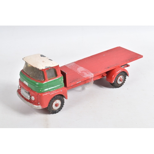 211 - A QUANTITY OF BOXED DAY'S GONE LLEDO AND OTHER DICAST MODELS, to include haulage vehicles, public tr... 