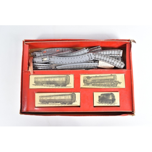259 - A BOXED ROVEX RICHMOND PRODUCTION OO MODEL ELECTRIC TRAIN SET, with incorrect Tri-ang class 23 TC Pa... 
