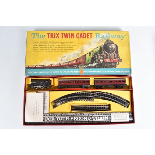 259 - A BOXED ROVEX RICHMOND PRODUCTION OO MODEL ELECTRIC TRAIN SET, with incorrect Tri-ang class 23 TC Pa... 