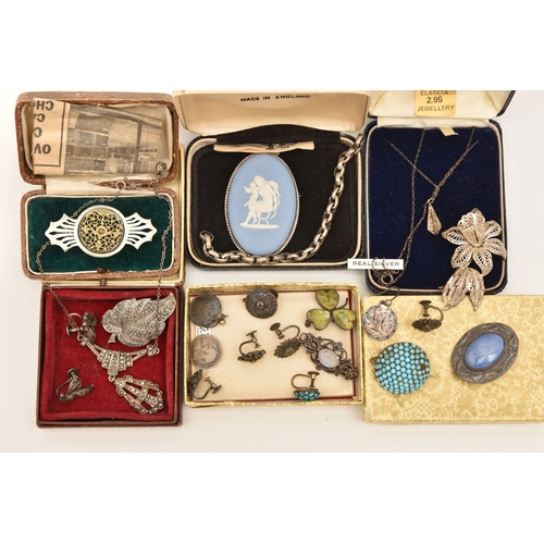 588 - AN ASSORTMENT OF JEWELLERY, to include a white metal turquoise bombe brooch, unmarked, a white metal... 