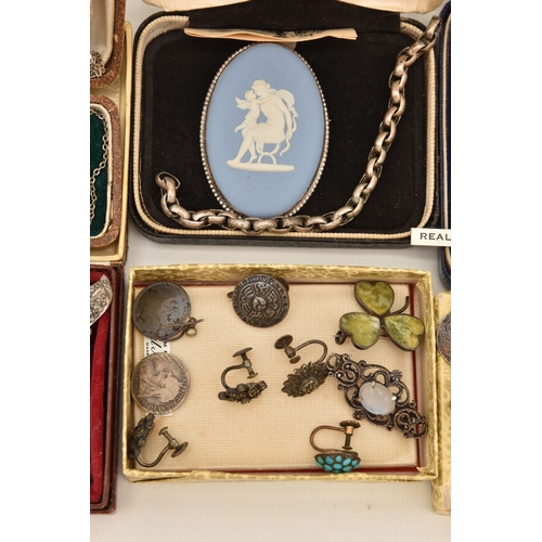 588 - AN ASSORTMENT OF JEWELLERY, to include a white metal turquoise bombe brooch, unmarked, a white metal... 